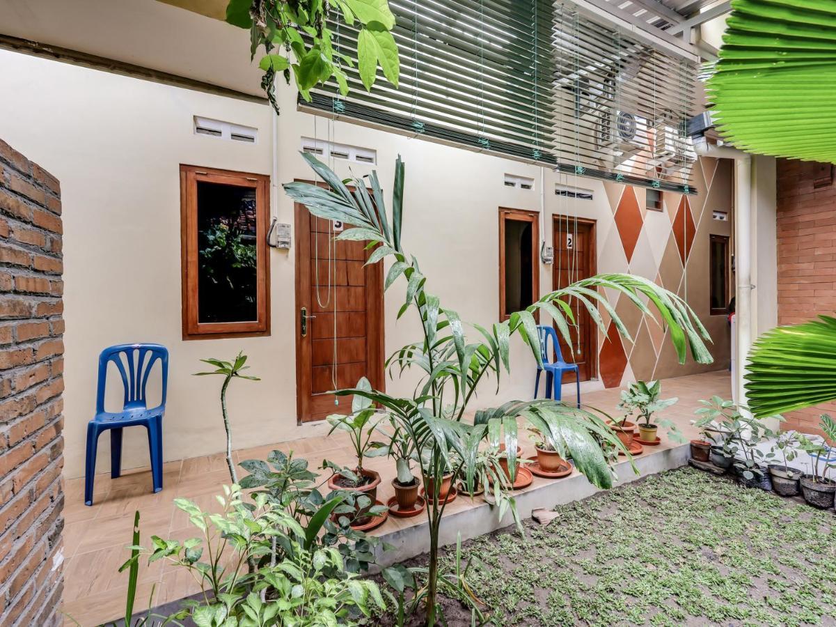 Oyo 90095 Indah Homestay Syariah Kejayan Екстериор снимка