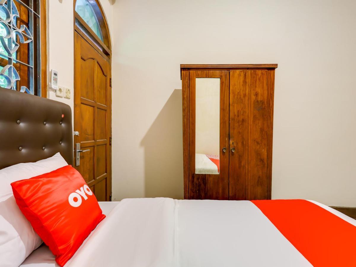 Oyo 90095 Indah Homestay Syariah Kejayan Екстериор снимка