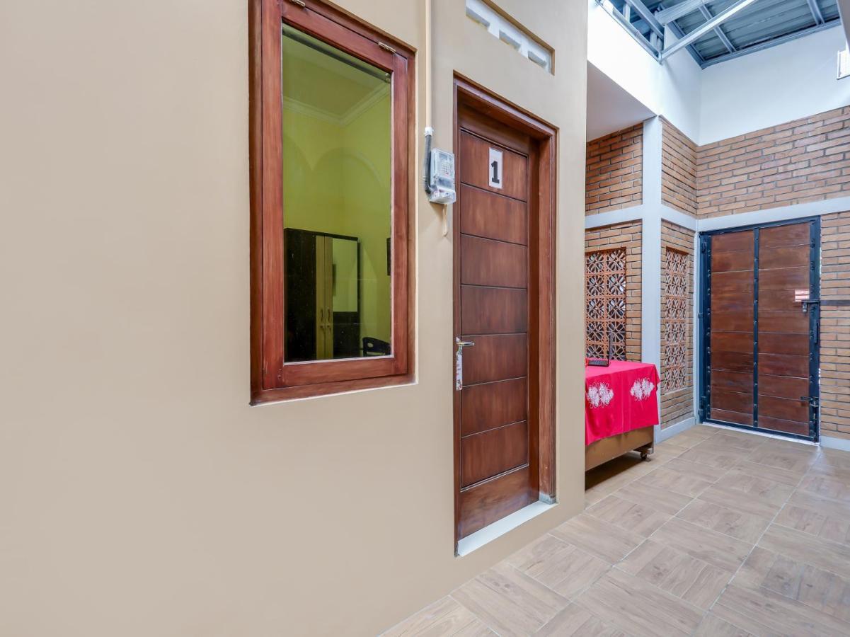 Oyo 90095 Indah Homestay Syariah Kejayan Екстериор снимка