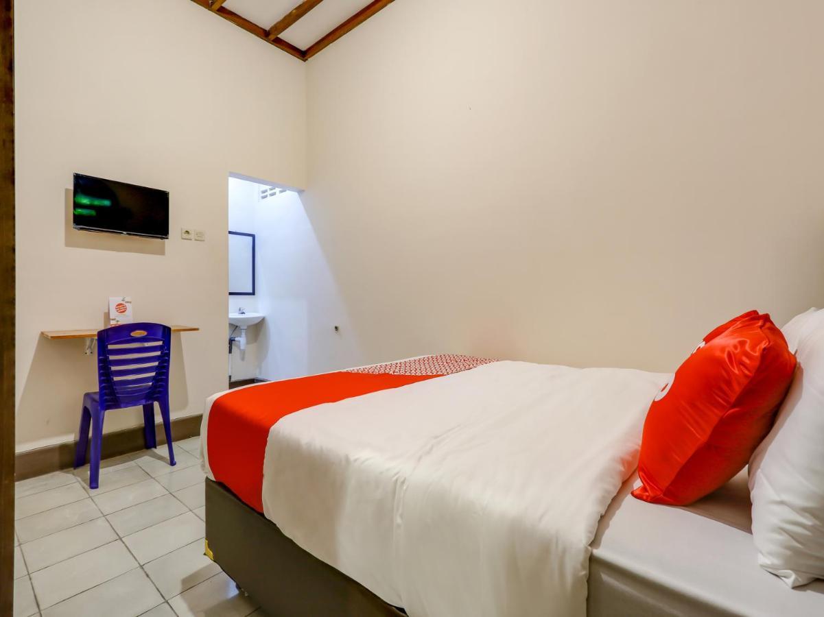 Oyo 90095 Indah Homestay Syariah Kejayan Екстериор снимка